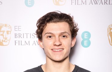 Tom Holland confirme sa relation avec l'actrice Nadia Parkes