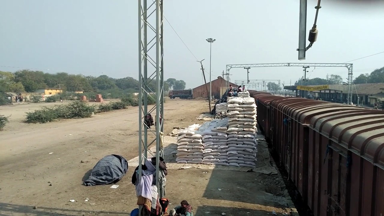 लॉकडाउन में माल ढुलाई से रेलवे ने की पिछले साल...