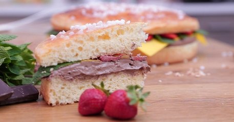 Jouez les illusionnistes avec la tarte tropézienne au chocolat façon burger XXL !