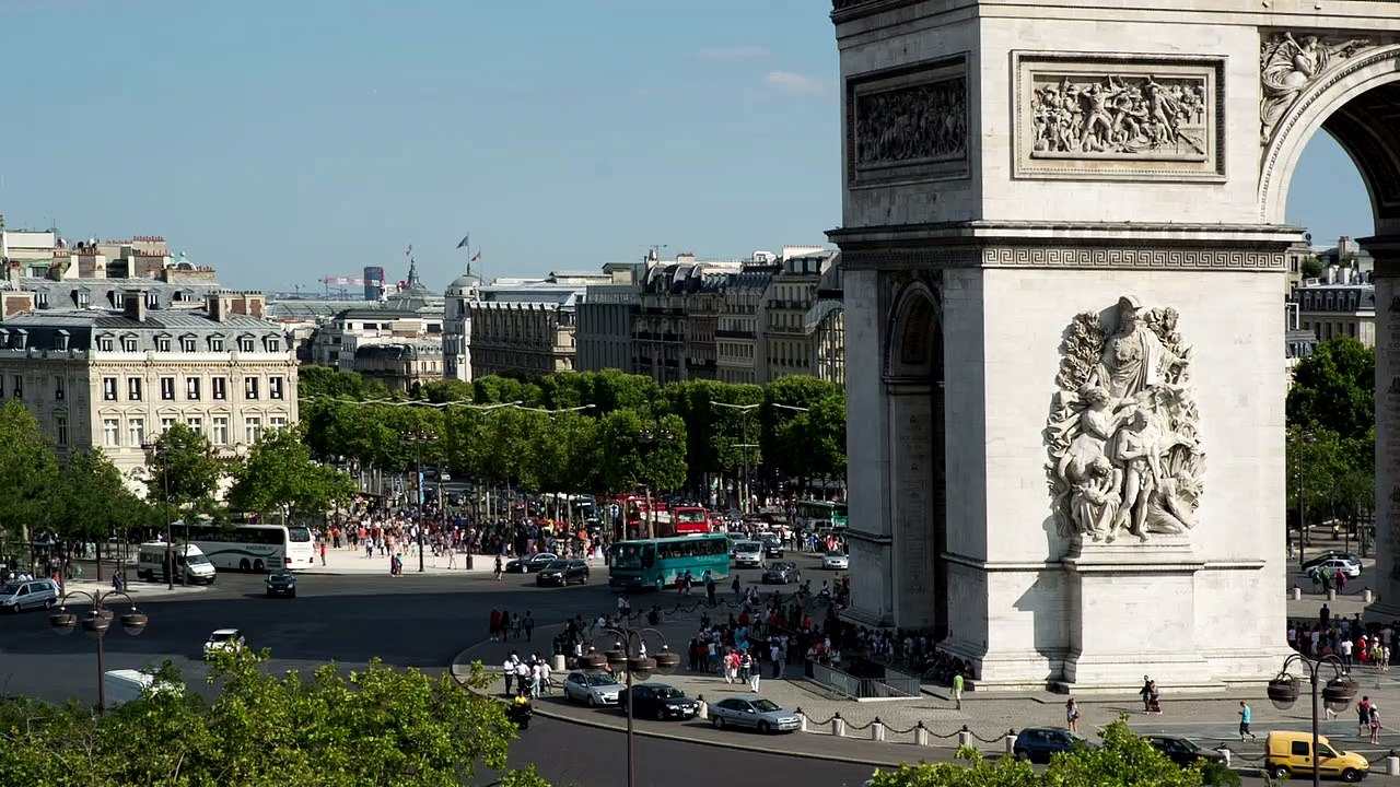 arc-de-triomphe-roundabout-by-day-