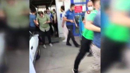 Diyarbakır'da sıra kavgası kamerada...Korona virüs tedbirleri hiçe sayıldı