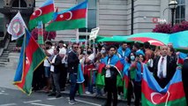 - Londra'da yaşayan Azerbaycanlılardan Ermenistan protestosu- Ermeniler, Azerbaycanlı göstericilere saldırdı