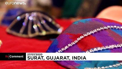 Gyémánttal díszített szájmaszkok Indiában