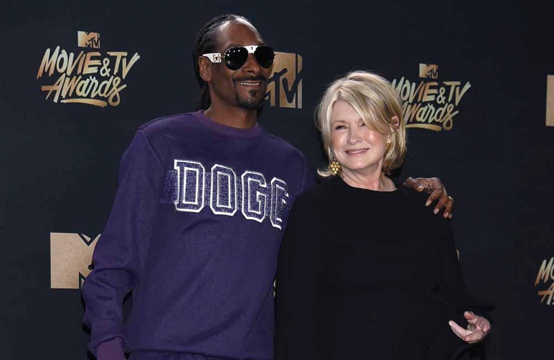 Martha Stewart wird mit Chelsea Handler Marihuana rauchen