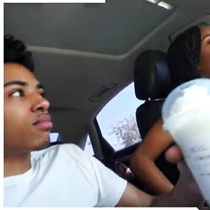 Il parle à sa copine en français