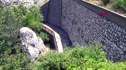 1800 yıllık yazıt, definecilerin kurbanı oldu