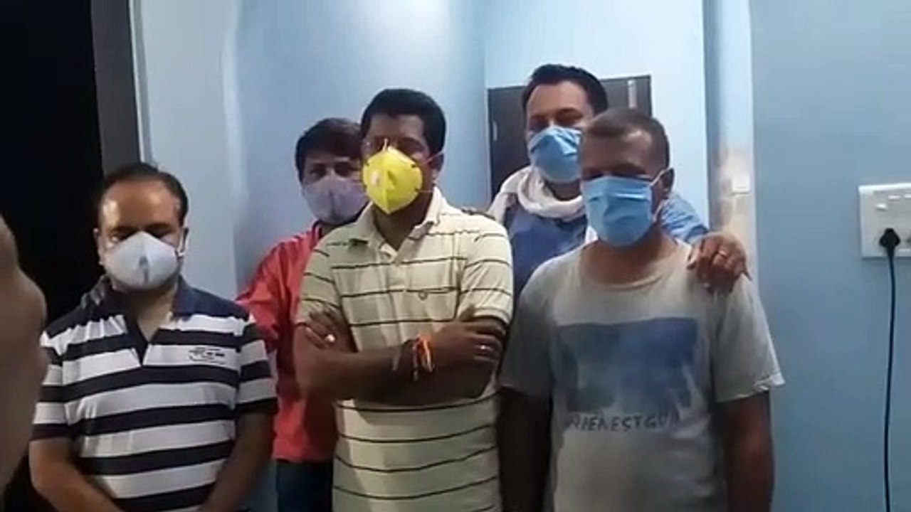 नगरपालिका ईओ एक लाख की रिश्वत लेते गिरफ्तार, पालिका अध्यक्ष के पुत्र व एक अन्य को भी किया गिरफ्तार