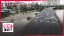 Jamsu Bridge and some highways in Seoul closed due to flooding