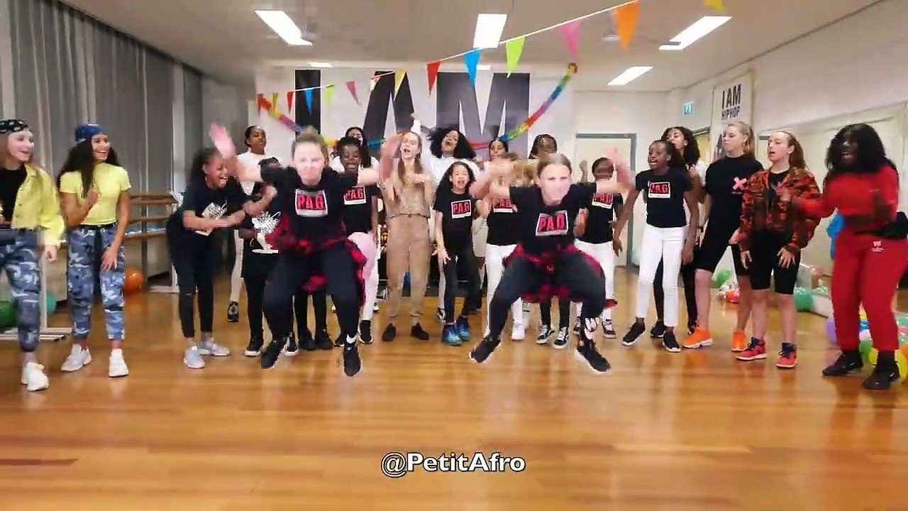 Petit_Afro_Presents_-_Afro_Dance_Party__Beat_By_Moris_Beat(720p)