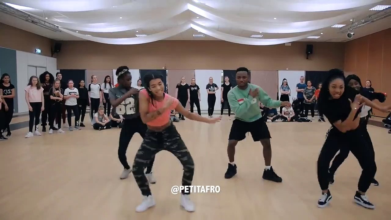 Petit_Afro_Presents_-_AfroDance__One_Man_Workshop_Part_2__Eljakim_Video(720p)