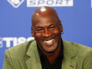 Michael Jordan humilla en un partido de baloncesto callejero a unos adolescentes que no sabían quien era el 'viejo'