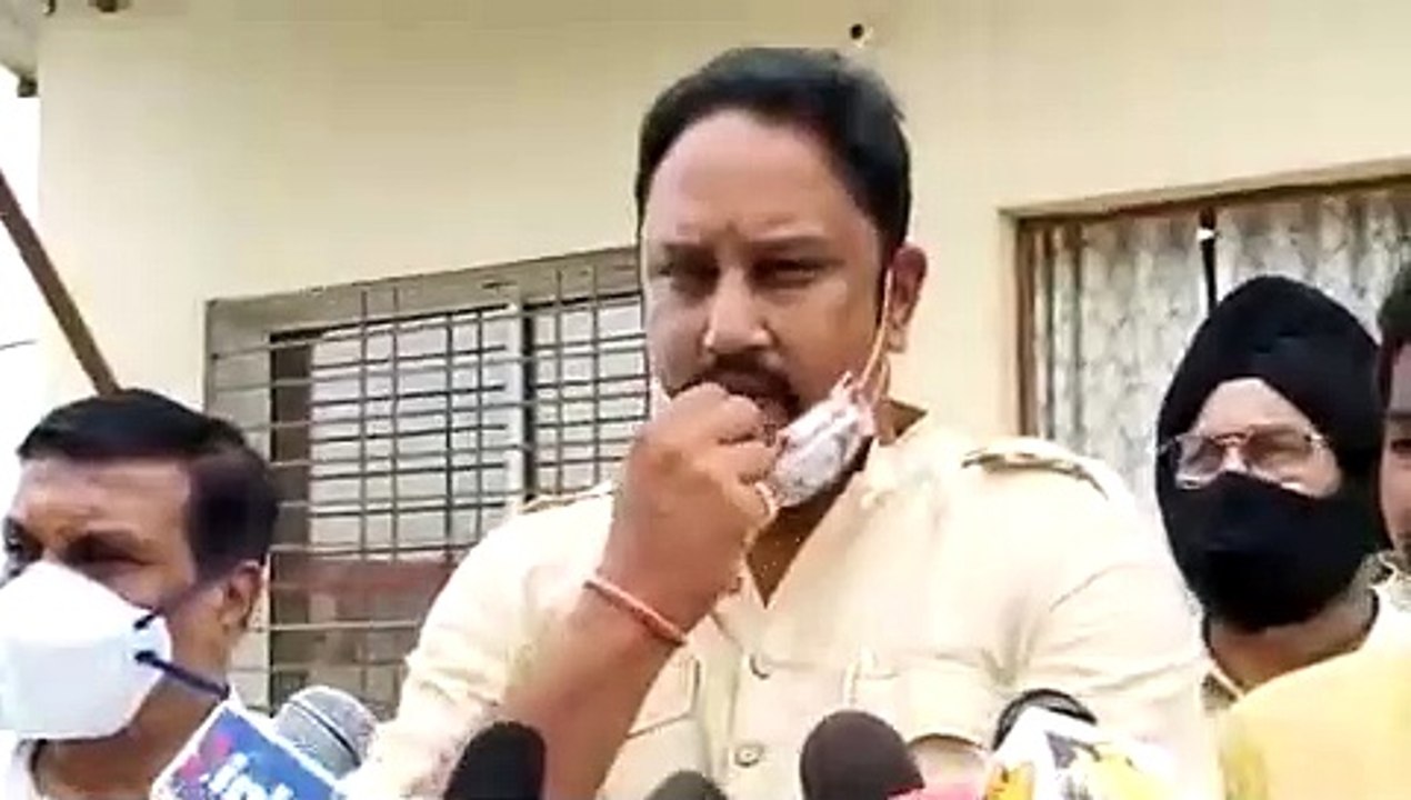 इंदौर: बाबा का आश्रम बना अखाड़ा, समर्थन में उतरे कांग्रेसी, निगम बना सरकारी हथियार