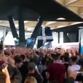 I tifosi salutano il Napoli alla stazione centrale