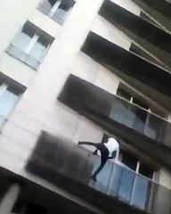 Immigrato salva la vita ad un bambino a Parigi