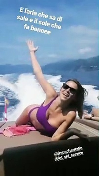 Diletta Leotta su uno yacht a Portovenere, la calda estate della giornalista