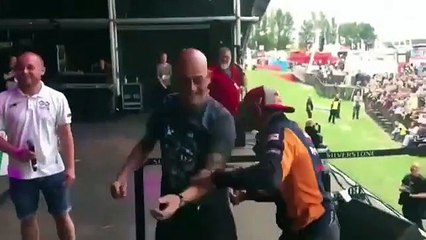 Marquez a terra a Silverstone: la prova di forza con capitombolo!