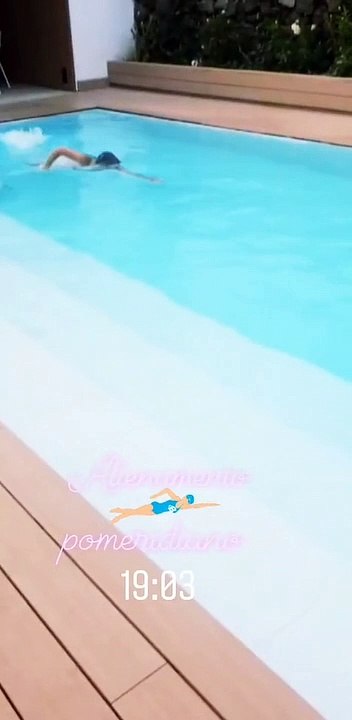Diletta Leotta Ã¨ una forza in piscina, l'allenamento strong!