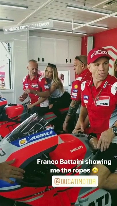 La fidanzata di Nicky Hayden in sella alla Ducati a Misano