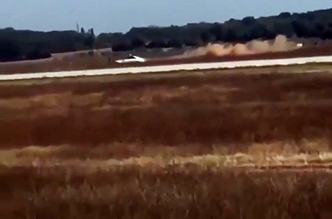 Auto invade la pista dell'aeroporto di Lione: ecco il folle inseguimento della polizia