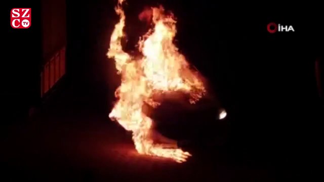 Yanan aracı vatandaşlar kovayla su taşıyıp hortumla su sıkarak söndürdü