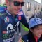 MotoGp - Valentino Rossi spiazzato dalla piccola tifosa giapponese dopo la foto insieme
