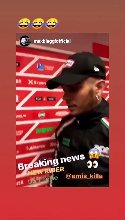 Emis Killa sul circuito Ricardo Tormo di Valencia per l'ultimo appuntamento del Motomondiale