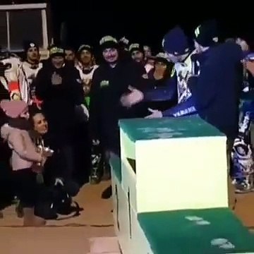 100 Km dei Campioni, Valentino Rossi sul podio tra il dolore al ginocchio e la Coppa Hayden