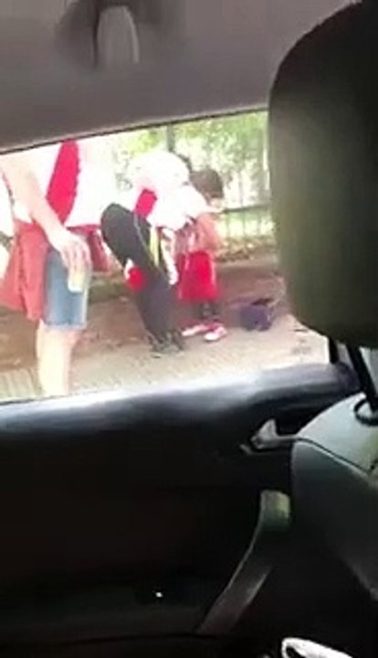 River-Boca, una madre usa la figlia come 'corriere' per far entrare bengala allo stadio