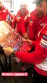 MotoGp - Lorenzo riceve un regalo speciale dalla Ducati ai box di Valencia