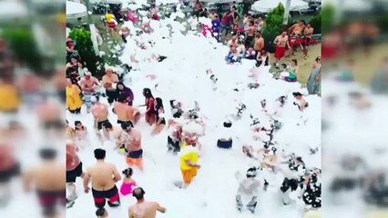 Koronavirüs yokmuş gibi... Rize'de skandal parti kamerada