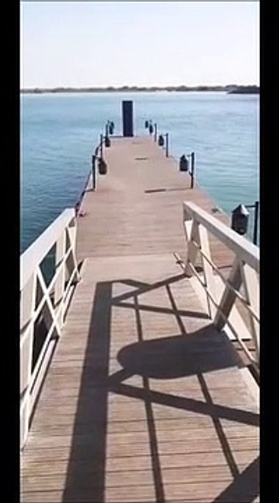 Diletta Leotta e la sexy lezione di golf nella spiaggia dell'amore ad Abu Dhabi