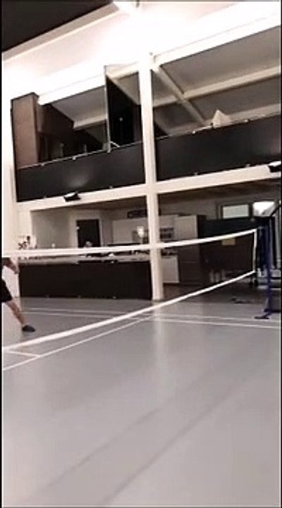 A casa Raikkonen si gioca a tennis: campo gigante dentro casa, Robin sfida papÃ  Kimi