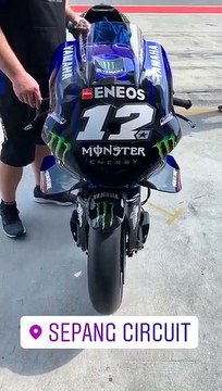 MotoGp - Il primo rombo della M1 di Maverick Vinales dai box di Sepang