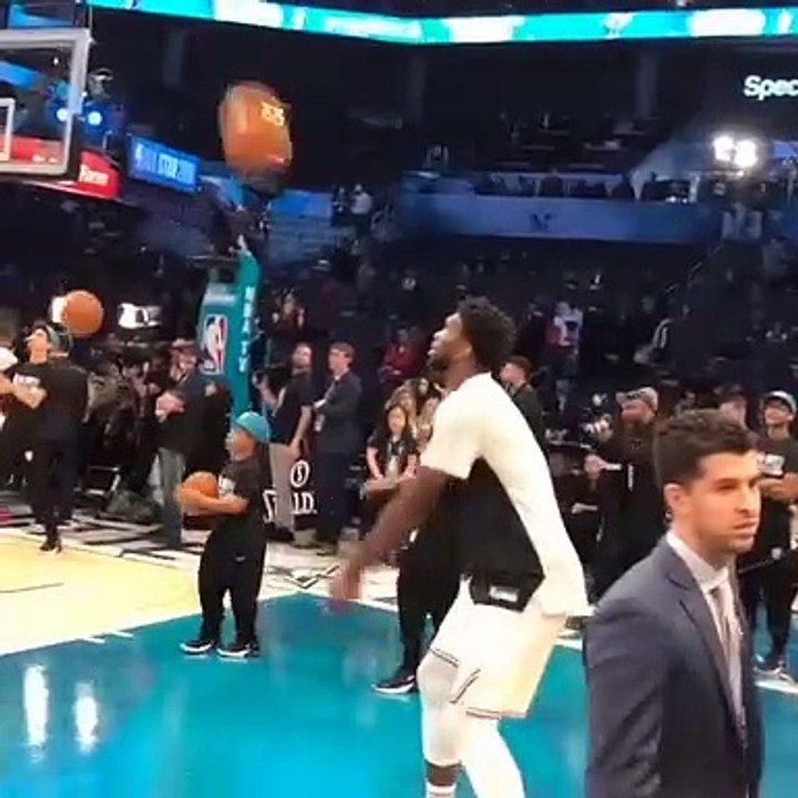 All-Star Game - Riscaldamento in versione volley per Curry ed Embiid