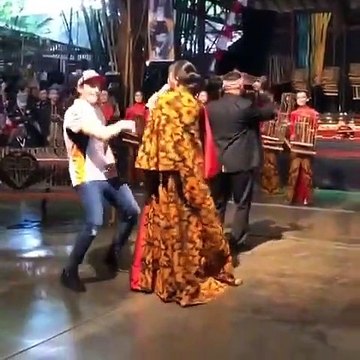 MotoGp - Balletto sexy per Marc Marquez in Indonesia