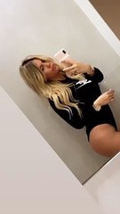 Wanda Nara sexy davanti allo specchio: la moglie di Icardi fa impazzire i suoi follower