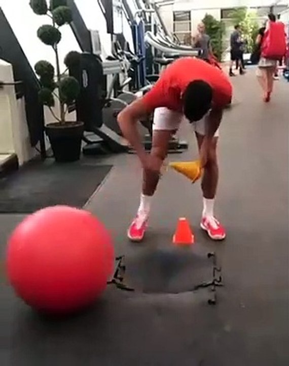 Djokovic distrugge il pavimento della palestra del Roland Garros