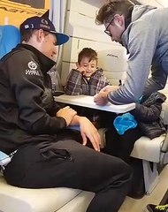 Gli 'Scarponcini' si divertono con Dario Cataldo prima dell'ultima tappa della Tirreno-Adriatico 2019