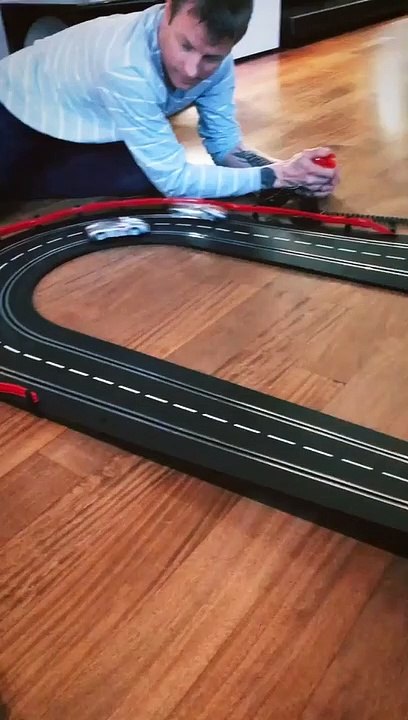 F1 - Kimi Raikkonen sfida il piccolo Robin alle macchinine: l'allenamento pre-esordio Ã¨ dolcissimo