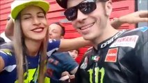 MotoGp - La sexy fan di Valentino Rossi torna all'attacco: in Argentina la dichiarazione d'amore