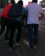 Formula 1 - Il bellissimo gesto di Sebastian Vettel: scende dalla sua auto per aiutare un uomo in carrozzina in difficoltÃ 