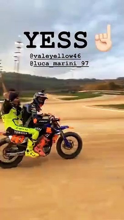 La 100 km dei campioni Ã¨ di Valentino Rossi e Luca Marini: i festeggiamenti dei fratelli