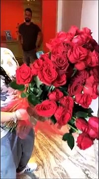 Diletta Leotta e l'ammiratore segreto: rose rosse per la giornalista siciliana