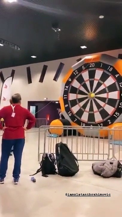 Jannik Sinner fa l'Ibrahimovic palla al piede e tagga Zlatan