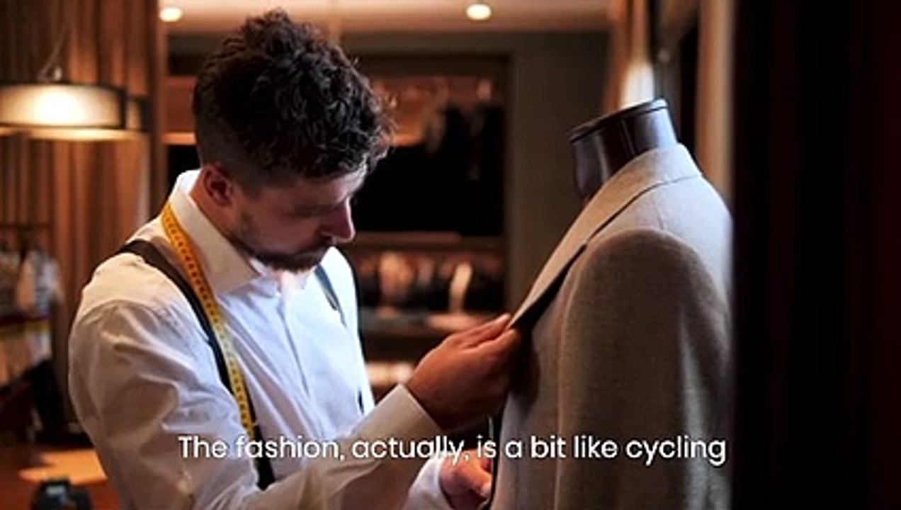 Dal ciclismo alla... moda, Peter Sagan si trasforma in sarto per il sindaco Sala