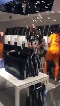 Festa Juventus, delirio nello spogliatoio bianconero