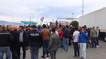 Catania-Reggina, tensione al porto di Reggio: alla fine sono partiti soltanto in 14, restano a casa tutti gli altri