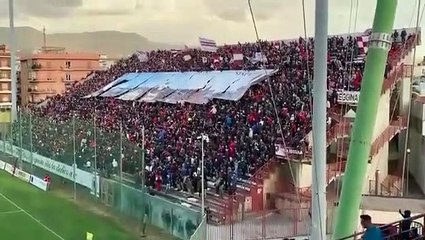 Reggina-Monopoli: le immagini della spettacolare coreografia della Curva Sud del Granillo