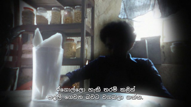 තමා සංක්‍රමණිකයන් රවටන ආකාරය ගැන කතා කරන විට මෙම මිනිස් ජාවාරම්කරුවාව සැඟවුණු කැමරාවක් මගින් රූගත කර ඇත.