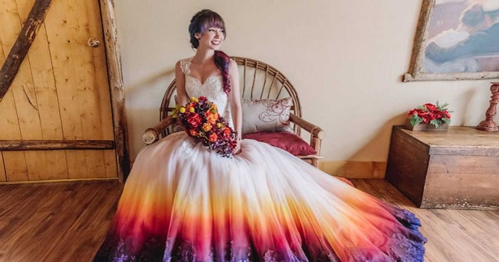Aux États-Unis, une artiste a lancé son entreprise de robes de mariée  multicolores - Vidéo Dailymotion
